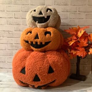 CUPCAKES AND CASHMERE 16×30 3d Stacked Jack Pumpkins Halloween Pillow